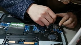 純干貨教程 惠普暗影精靈2換電池、內(nèi)存條、機(jī)械硬盤(pán)與固態(tài)硬盤(pán)，讓4年老本再戰(zhàn)五年